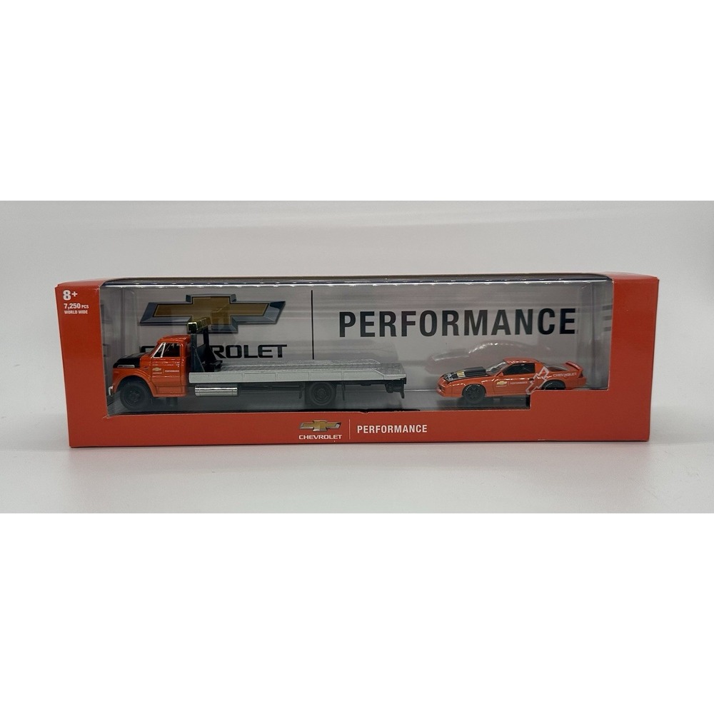 M2 Machines Chevrolet Performance 1967 C60 & 1985 Camaro IROC-Z Auto-Hauler 1:64